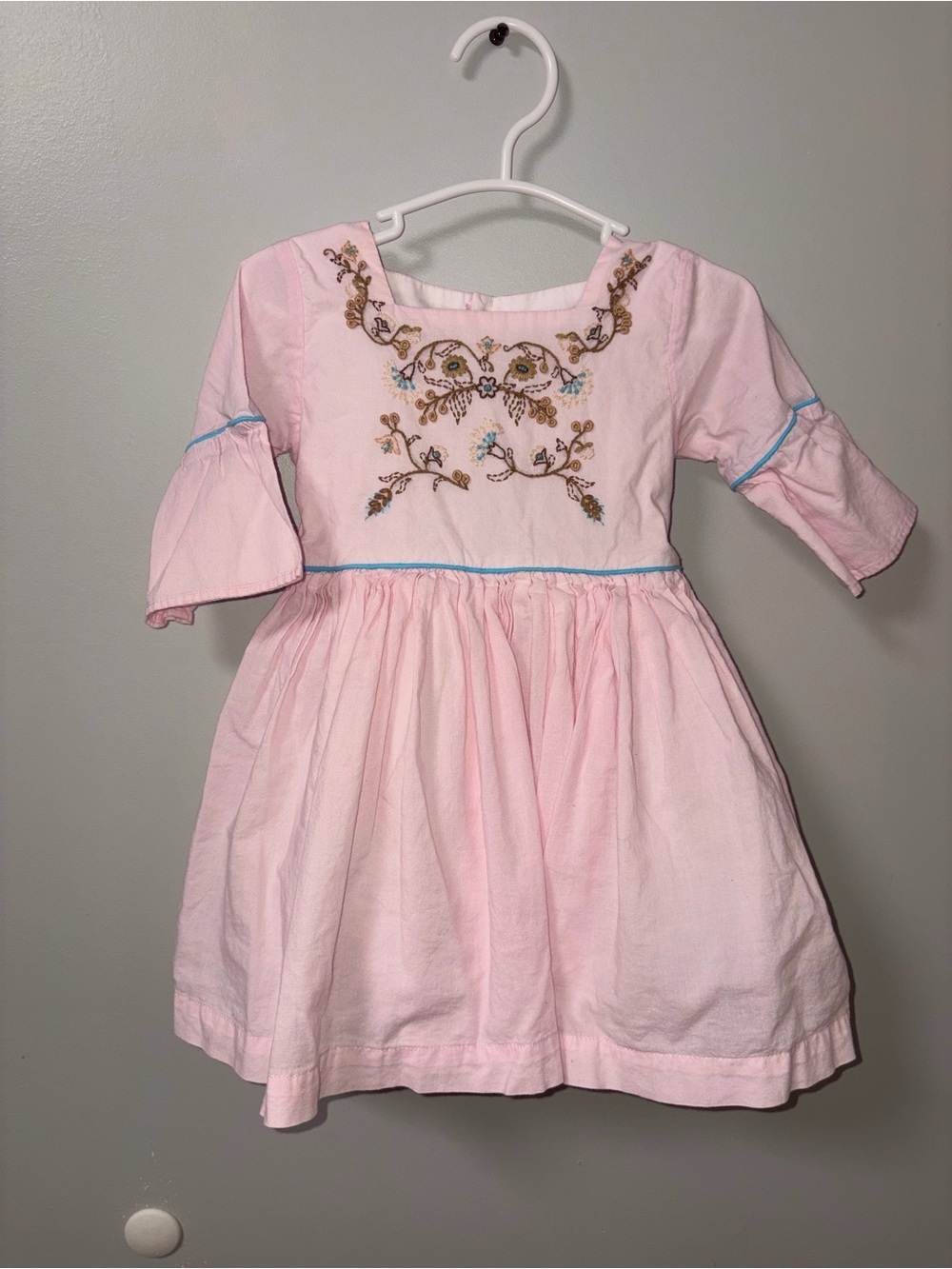 Well Dressed Wolf WDW Pink Floral Embroidered Bell Sleeve Boho Jo Dress 2T